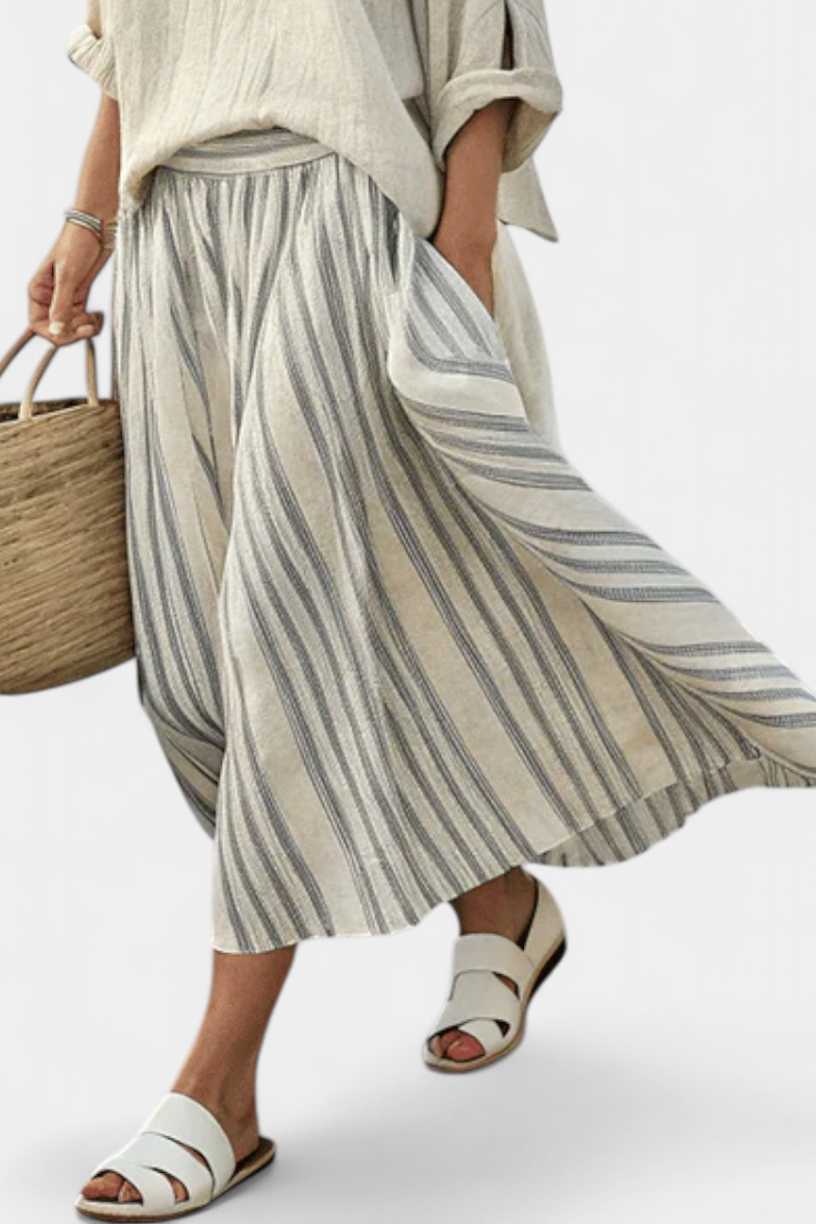 Цялостен комплект Daisy с Oversize тениска и midi пола с райета от лен и бамбук за елегантен и удобен стил