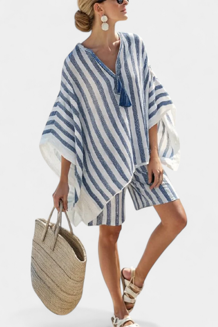 Комплект с райе на Нанси с oversized тениска и елегантни шорти