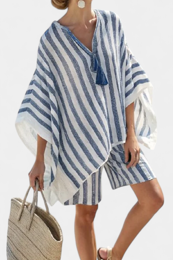 Комплект с райе на Нанси с oversized тениска и елегантни шорти